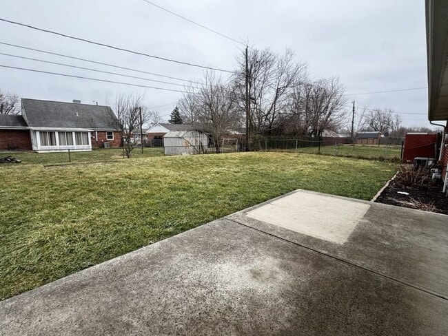 Building Photo - 219 Kansas Dr