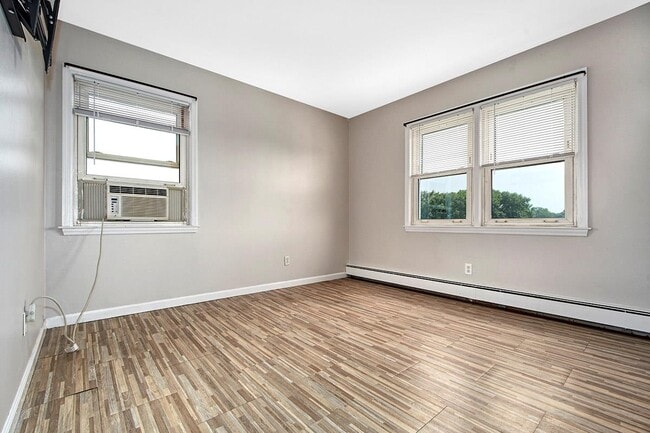 Building Photo - 28 Beechwood Ave