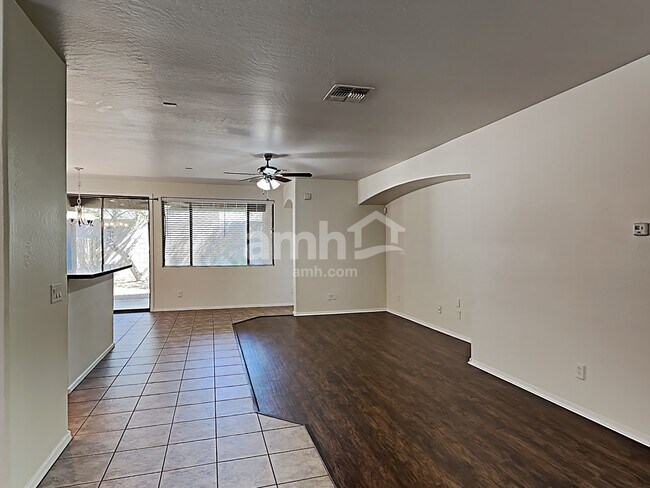 Foto del edificio - 22231 N 102nd Lane