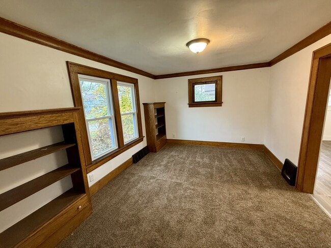 Building Photo - 846 Lee Dr