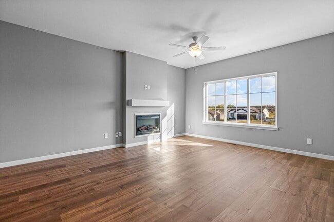 Photo - Spacious New Built, Great Location! House