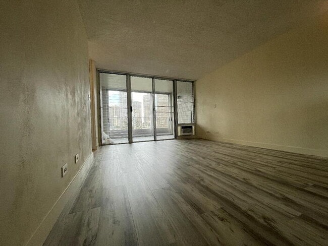 Building Photo - To register for the showing time below, note the 4 digit code: 5637 and click "APPLY NOW."(mobile...