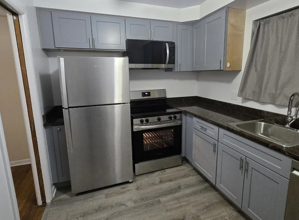 Primary Photo - 24106-24276 Ann Arbor Trl