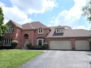 Building Photo - 2318 River Woods Dr