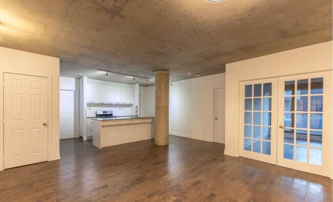 Building Photo - 1414 Rue Chomedey