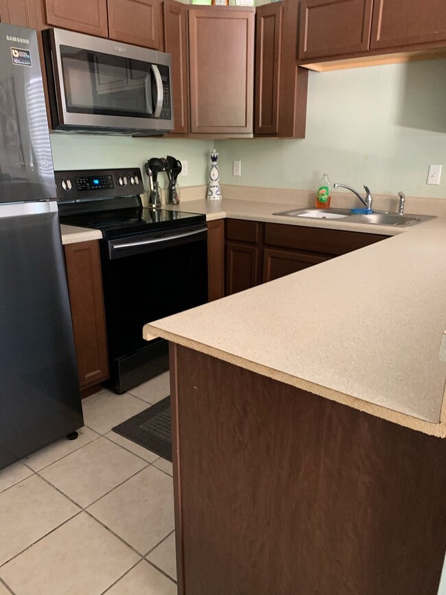 553 Okaloosa St, Tallahassee, FL 32310 Townhome Rentals in