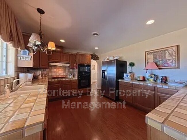 Foto del edificio - 1976 Grandview St