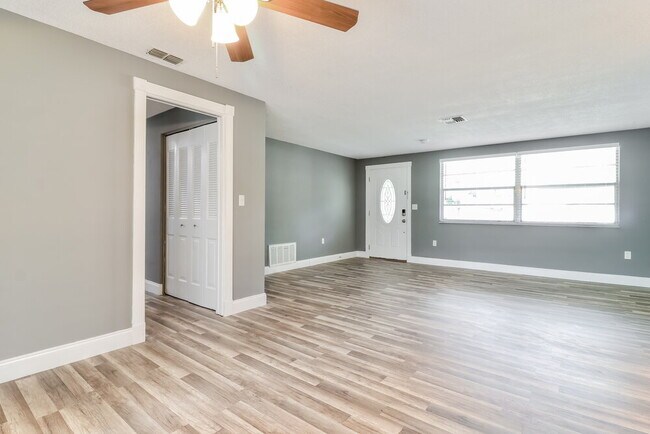 Foto del edificio - 7912 Foxwood Dr