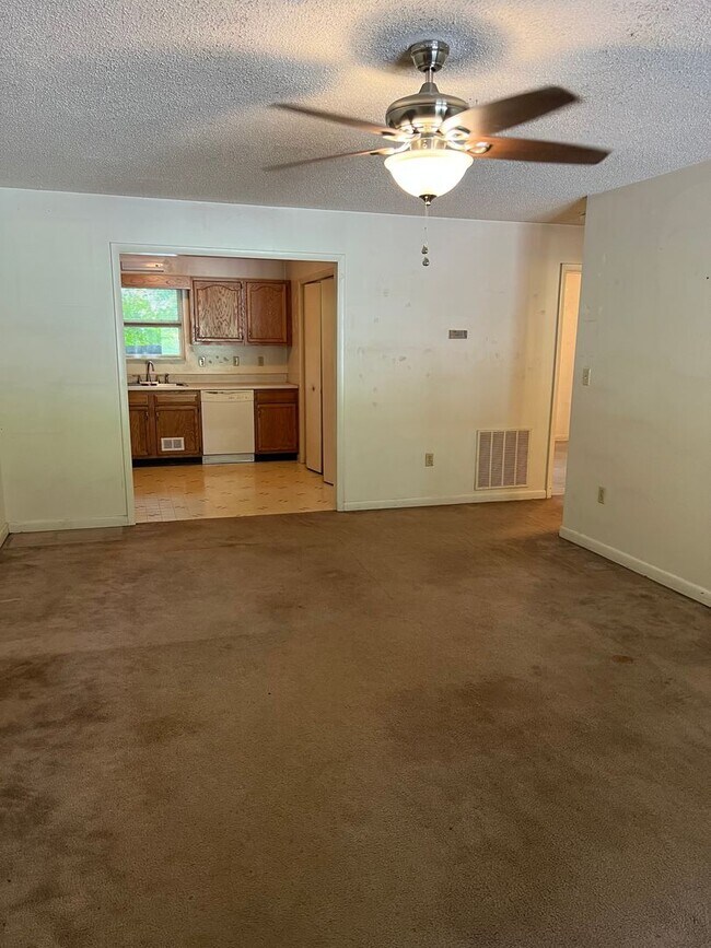 Building Photo - 1 bedroom Apartment in Asheville!