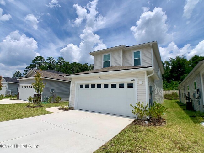 Foto del edificio - 7032 Red Timber Rd