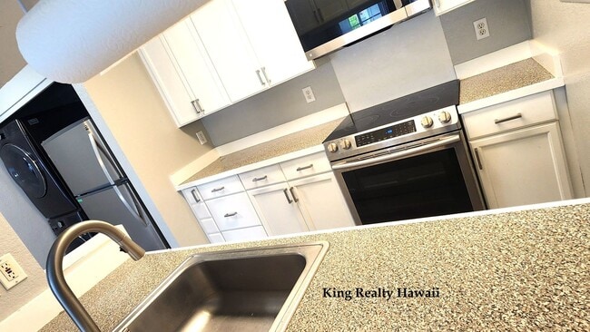 Building Photo - ** VERY CLEAN & UPGRADED 2 br / 2 bath / 2...