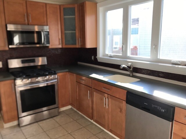 Primary Photo - 78 Oak St