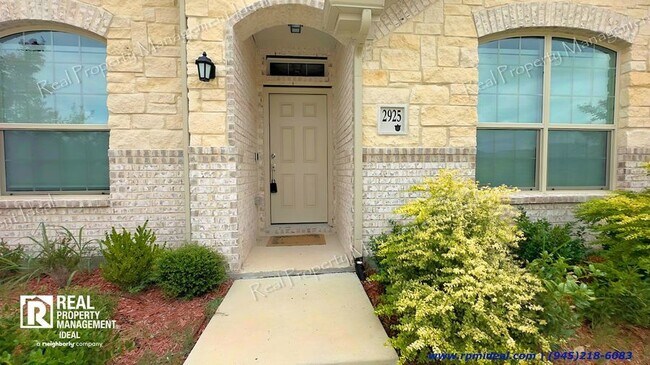 Foto del edificio - $2,300 - 4bed/ 2Bath - Stunning house in F...