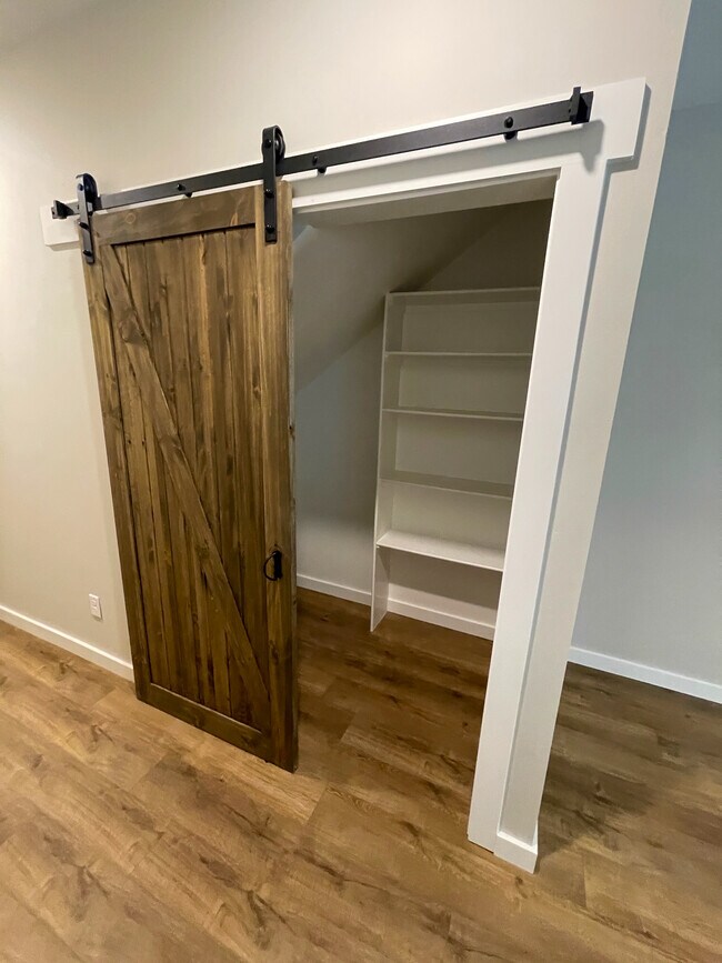 Building Photo - 108 N Hazel St