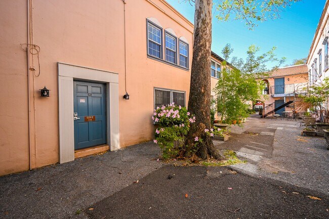 Foto del edificio - 5230 Arboles Dr