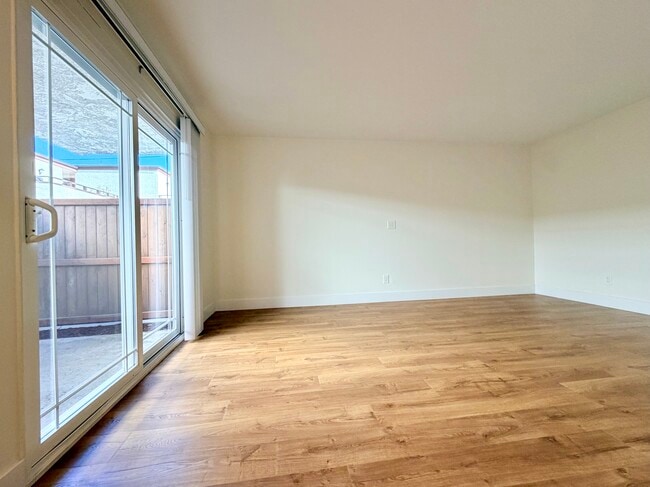 Living room - 310 20th St