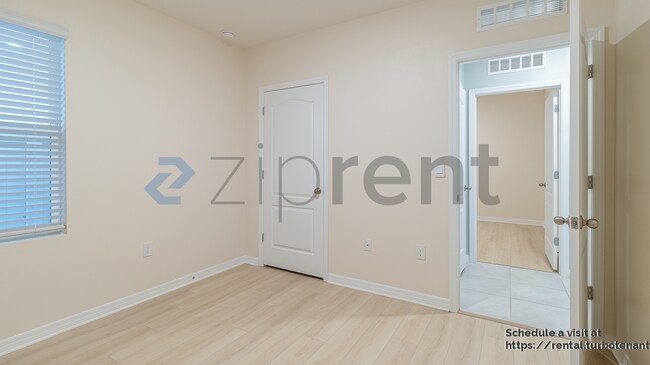 Foto del edificio - 3945 Angola Ln