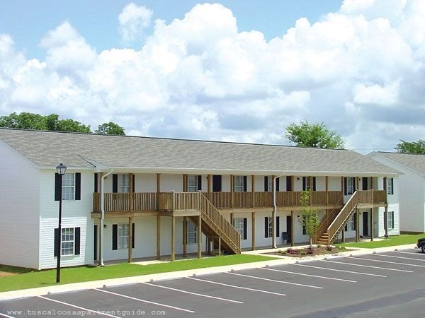 Building - Englewood Apartments