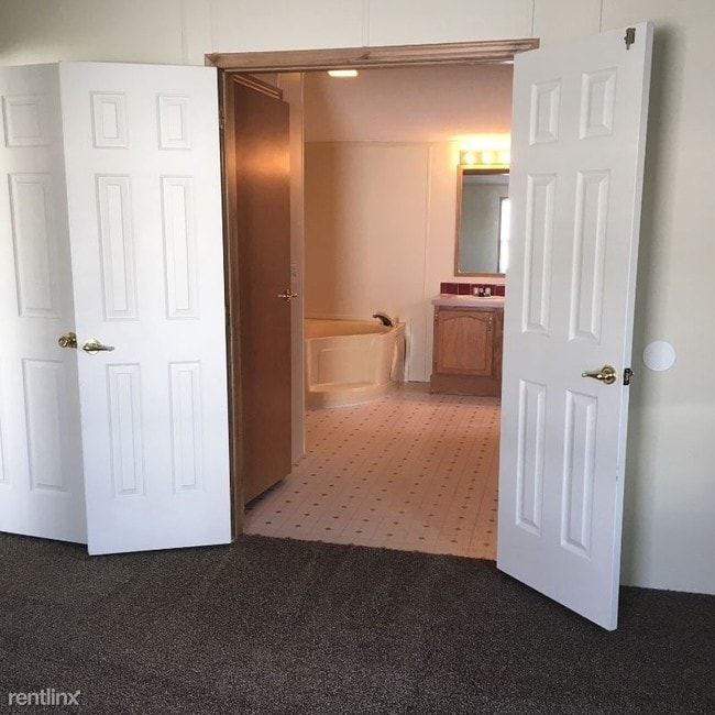 Building Photo - 229 Farmtree Dr