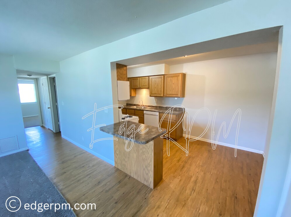 1115 Doreen Ave Unit 5, Waterloo, IA 50701 Condo for Rent in Waterloo