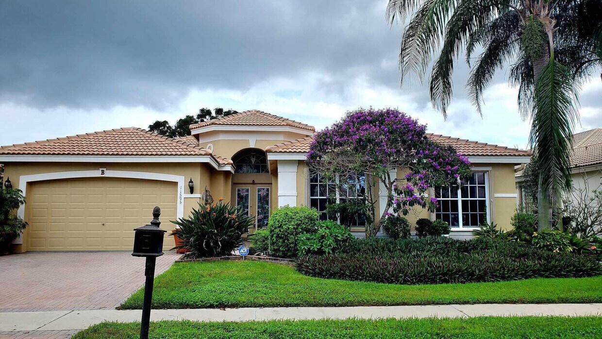 Foto principal - 11595 Pamplona Blvd