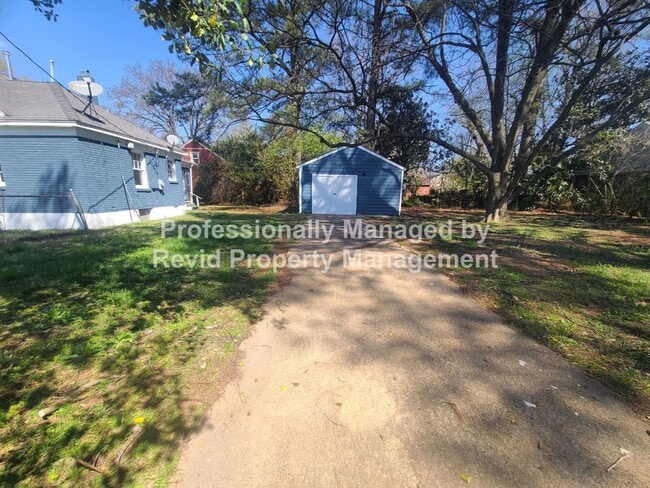 Building Photo - Newly Renovated 2 Bedroom!