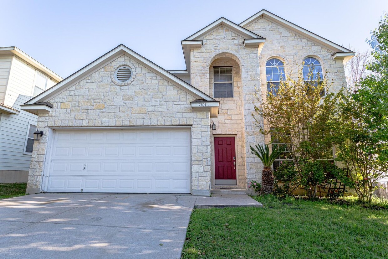 Foto principal - Gorgeous 4-Bedroom Single Family Home Just...