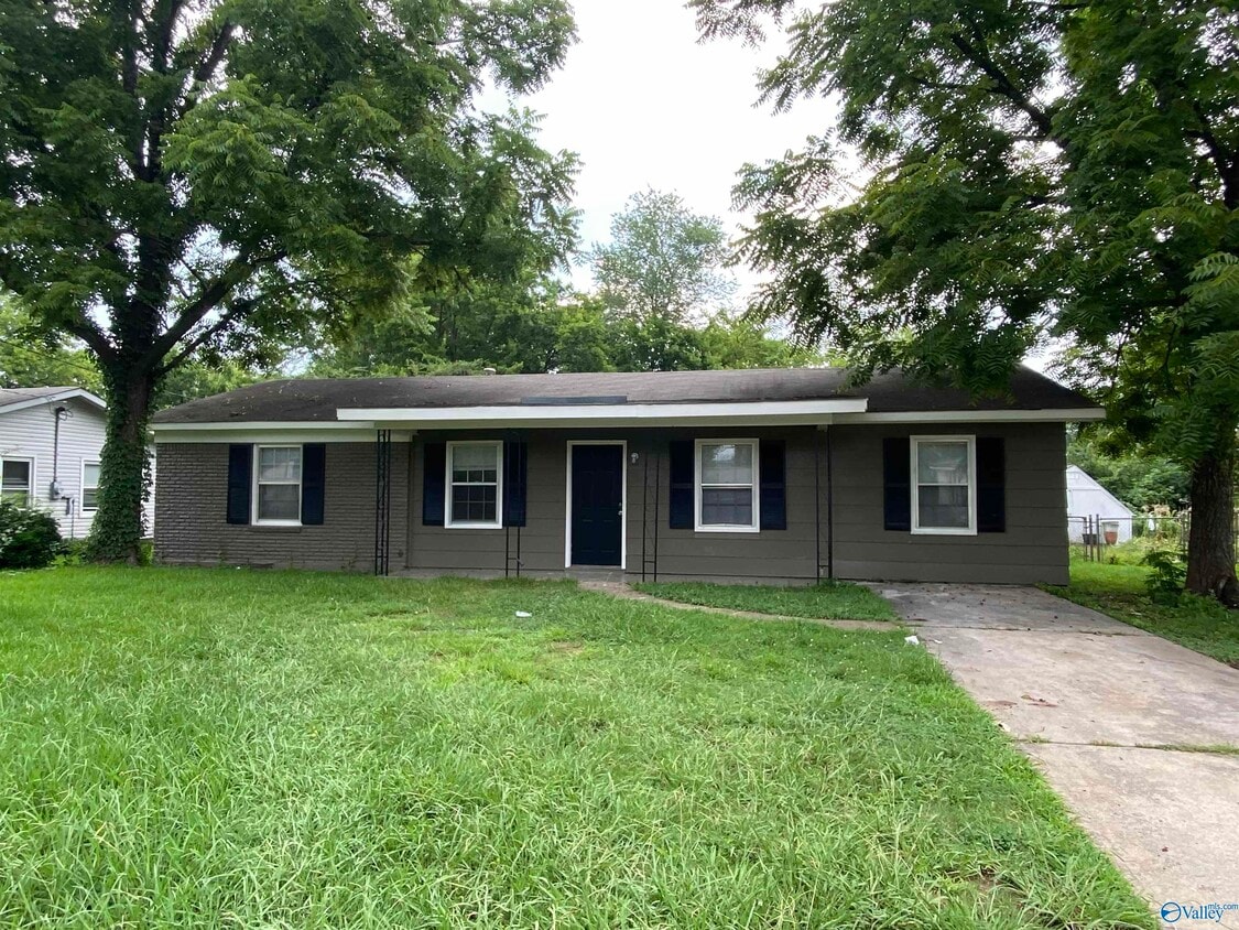 Primary Photo - 4406 Gazette Dr SW