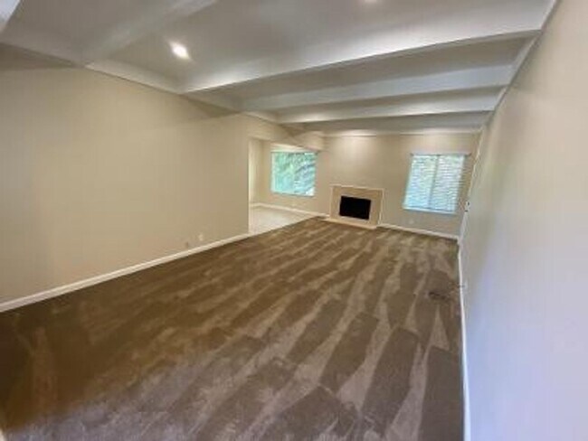 Foto del edificio - Large 2 Bed 2 Bath Apartment In Downtown L...