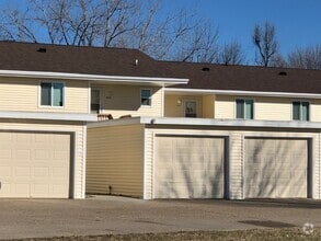 Building Photo - 1704 NW Pine Rd