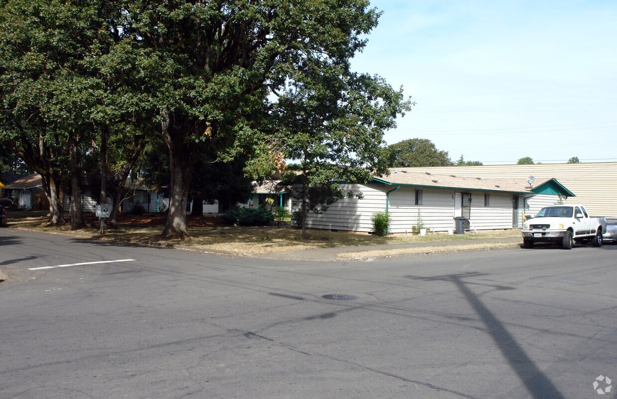 Building Photo - 2235-2247 Lee St SE