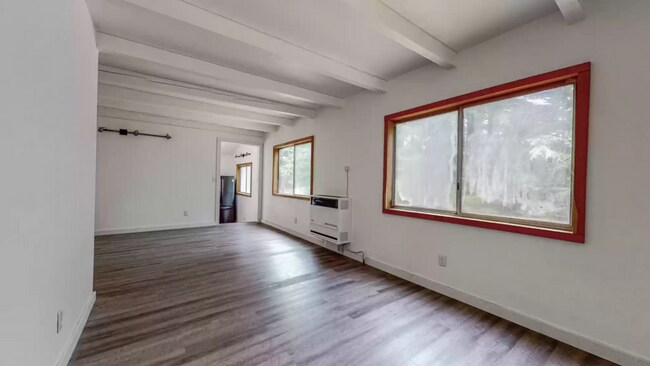 Foto del edificio - Gated, Pet-Friendly Cabin With 1.3 Acres O...
