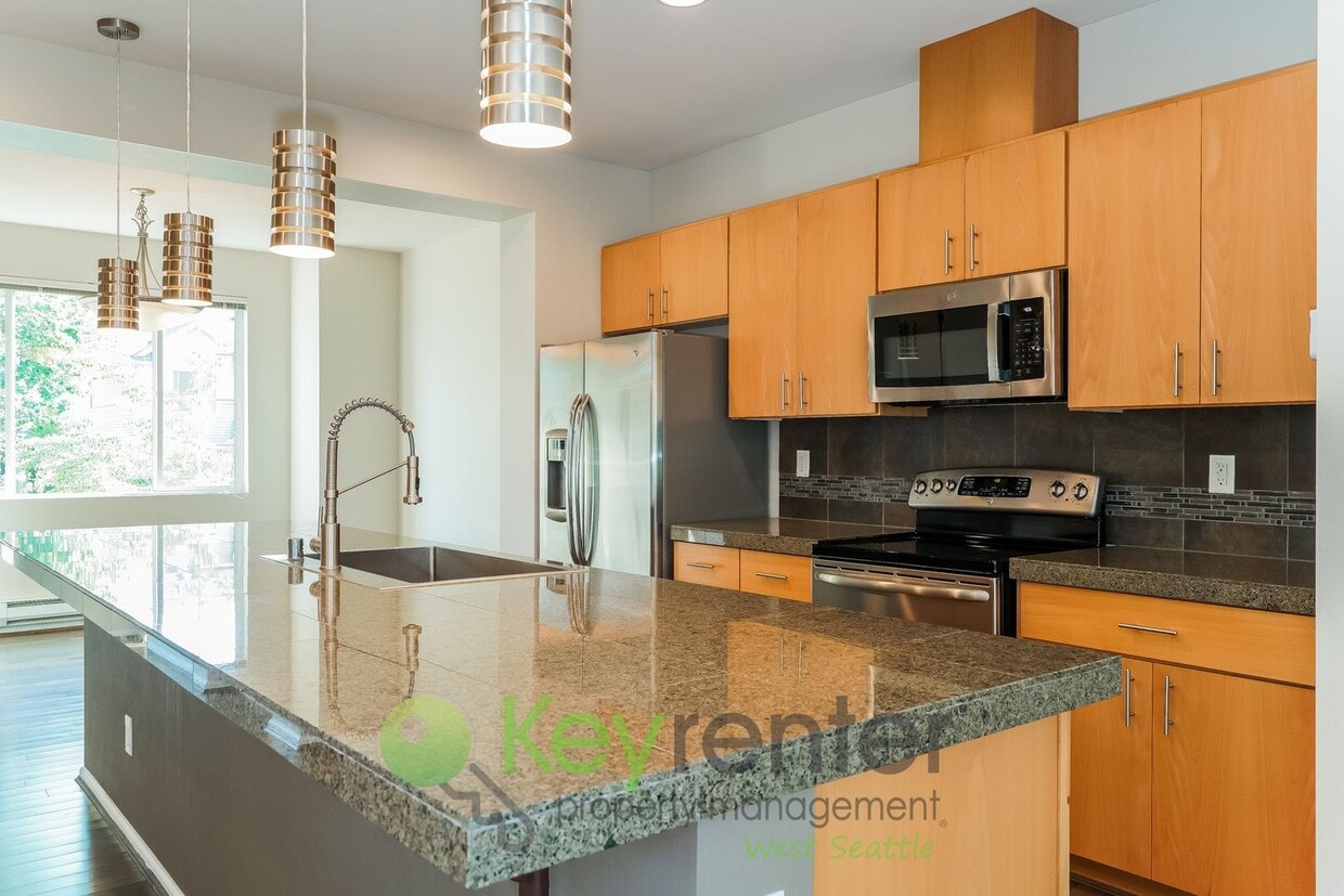 Primary Photo - **Rent Special** Luxury 3-Bedroom with Pri...