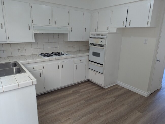 Foto del edificio - 216 Melrose Dr