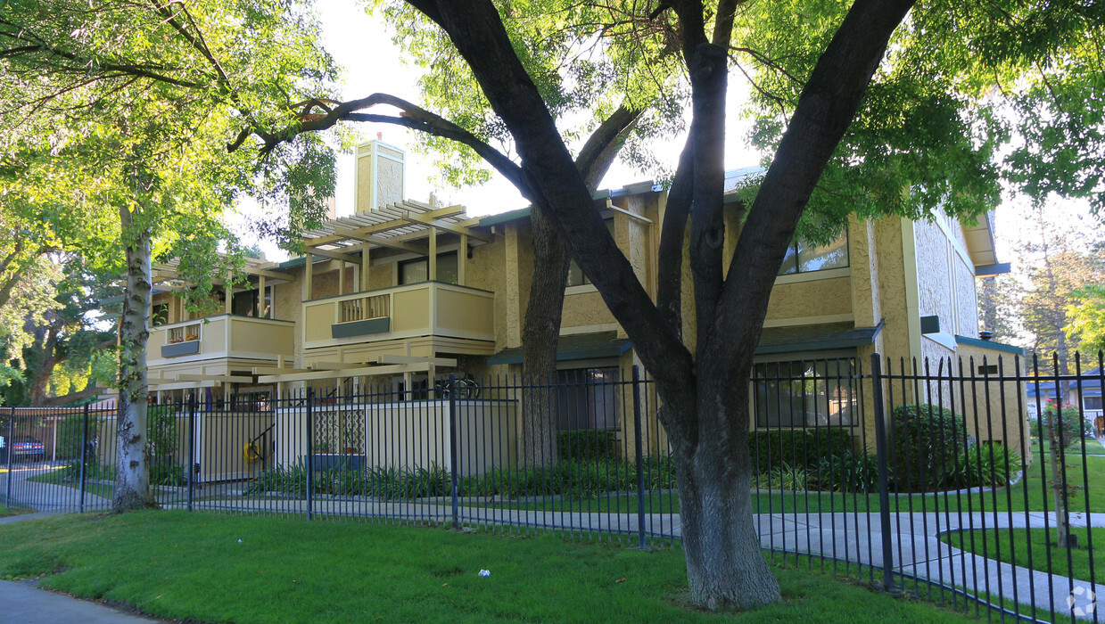 Building Photo - Ridgewood Apartments