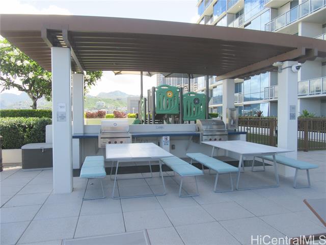 Building Photo - 555 South St