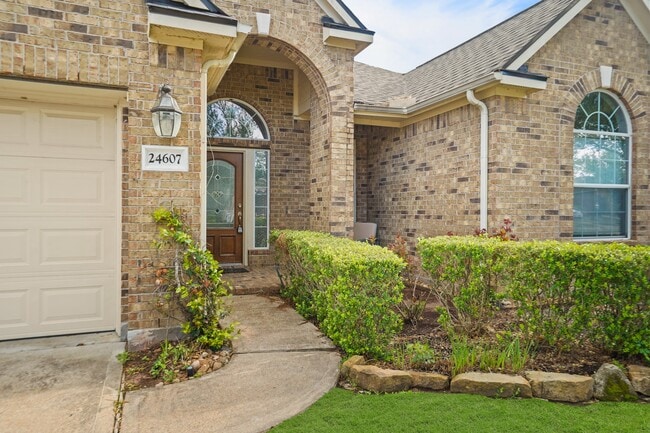 Building Photo - 24607 Lake Path Cir