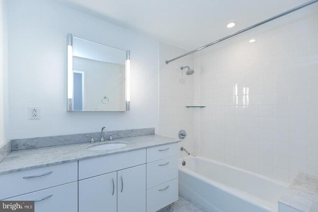 Foto del edificio - 219 S 18th St