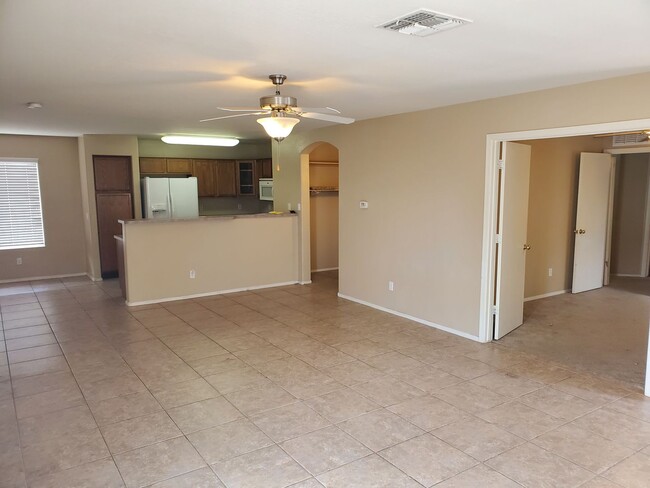 Building Photo - 3 Bedroom 2 Bathroom with an Office in Buc...