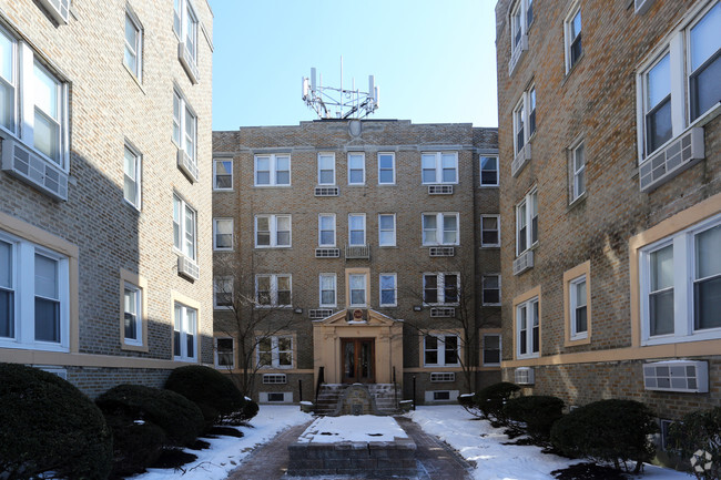 Building Photo - Stenton Hall Apts