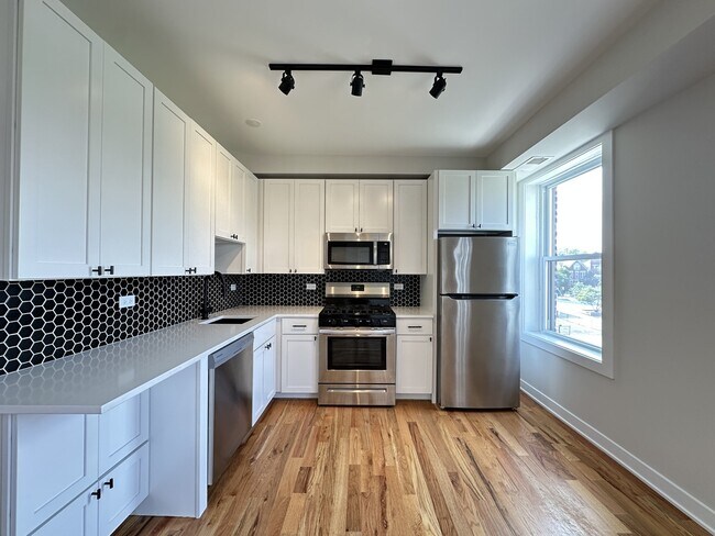 Foto del edificio - 649 W Wrightwood Ave