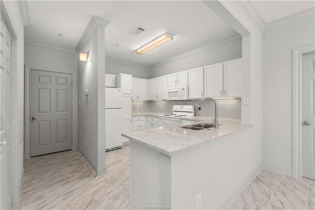 Building Photo - 801 Luther St W
