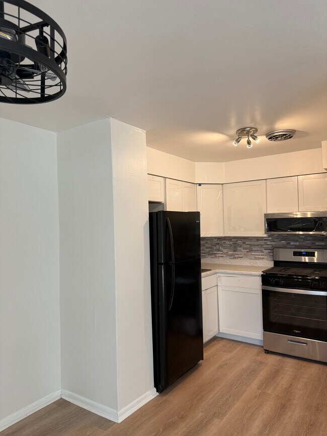 Cocina neutra - 4071 Balwynne Park Rd