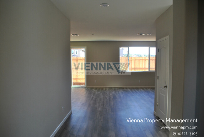 Foto del edificio - Great location in Rocklin, 5 Spacious Bedr...