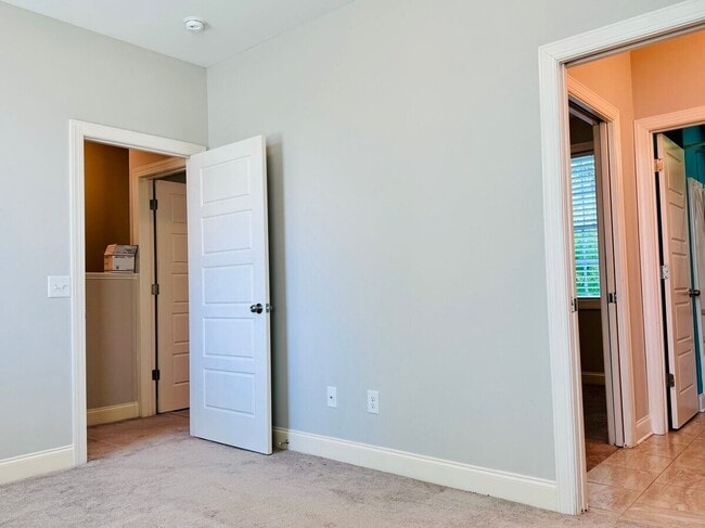 Building Photo - 1665 Quail Cir