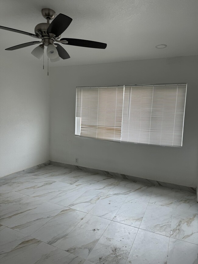 Foto del edificio - 8307 Grove Ave