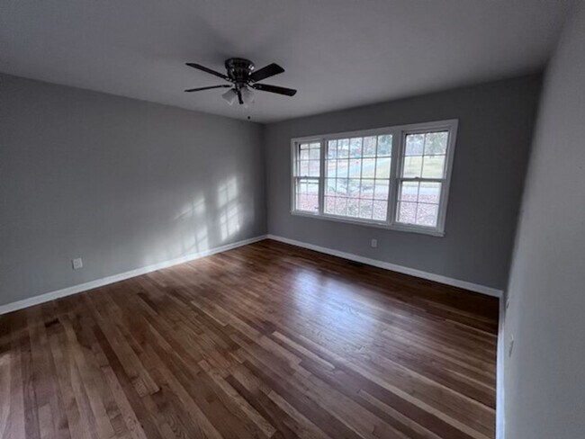 Building Photo - Forest Park Oasis: Stunning 4BR/2BA Renova...