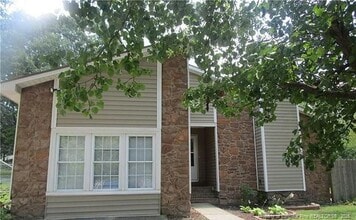 Building Photo - 91 Sandalwood Dr