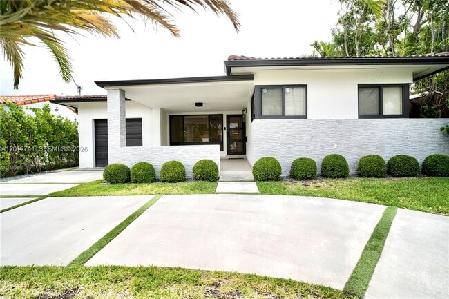 Building Photo - 8811 Carlyle Ave