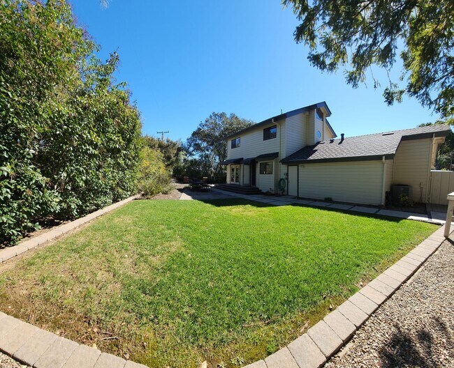 Foto del edificio - Furnished 3 bed 2.5 bath close to Poly.